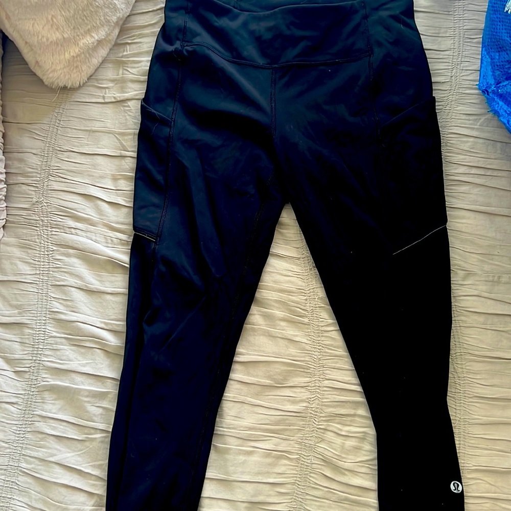 Black full LuLu leggings with zip pocket, side pockets. Classic. 6